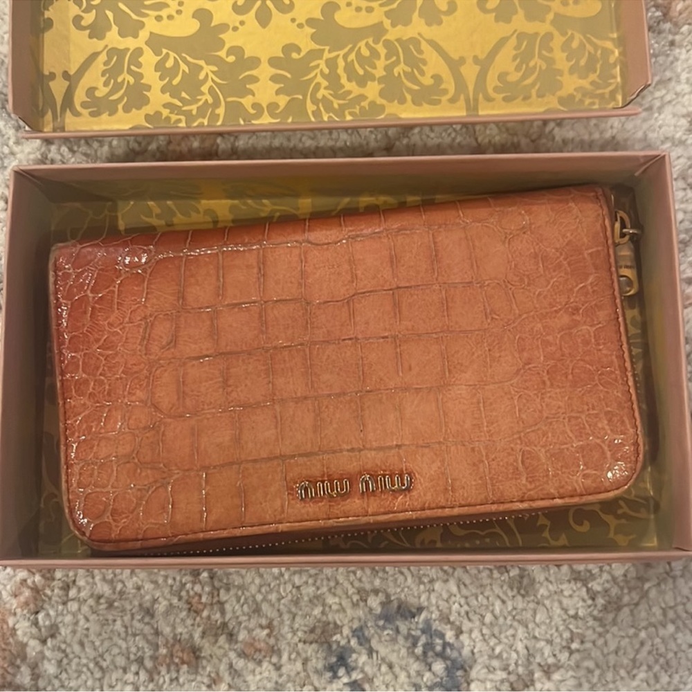 Miu Miu Wallet Euc In Pink With Box See Photos - image 2